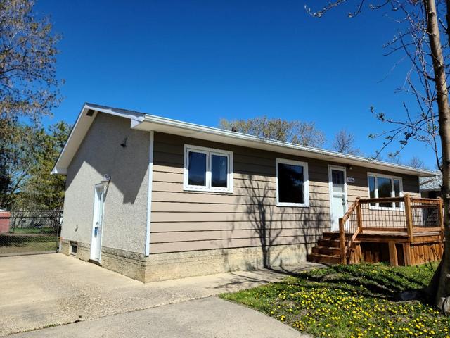 8114 96 Street, House detached with 4 bedrooms, 2 bathrooms and 3 parking in Peace River AB | Image 1