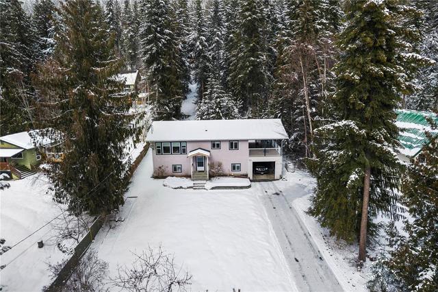 7451 Estate Drive, House detached with 3 bedrooms, 2 bathrooms and 5 parking in Columbia Shuswap F BC | Image 1