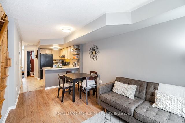 16 - 20 Turntable Cres, Townhouse with 3 bedrooms, 2 bathrooms and 2 parking in Toronto ON | Image 5