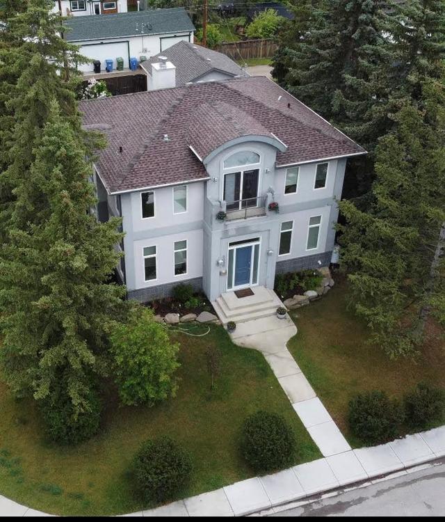 8936 33 Avenue Nw, House detached with 5 bedrooms, 3 bathrooms and 2 parking in Calgary AB | Image 2