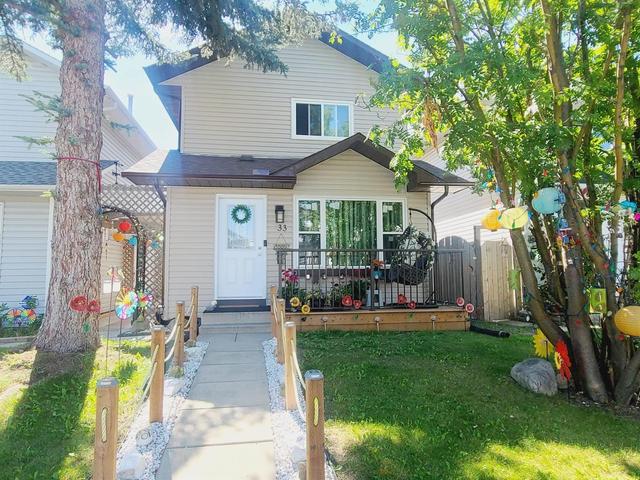 33 Martinridge Way Ne, House detached with 3 bedrooms, 2 bathrooms and 4 parking in Calgary AB | Image 1