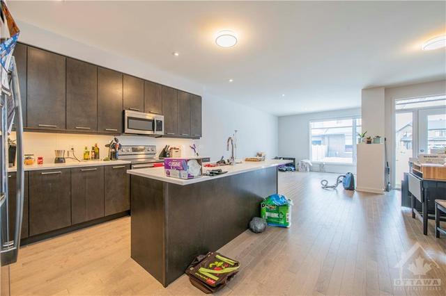 673 Odyssey Way, Townhouse with 3 bedrooms, 3 bathrooms and 2 parking in Ottawa ON | Image 6