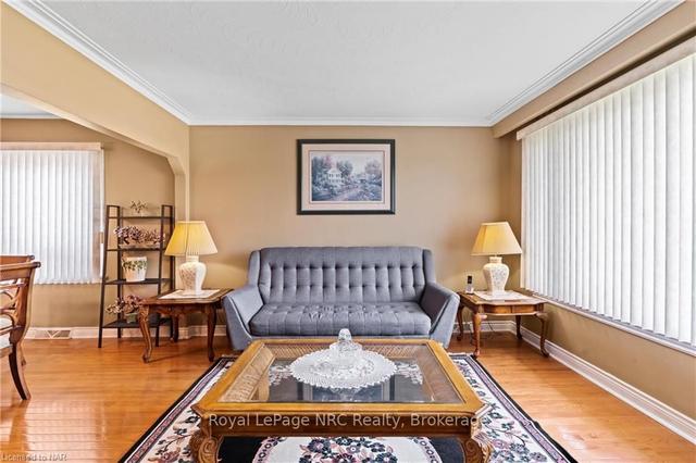 29 Gunton Dr, House detached with 3 bedrooms, 3 bathrooms and 5 parking in Toronto ON | Image 28