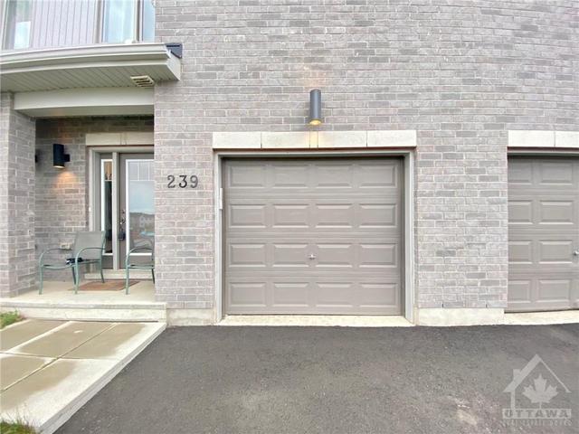 239 Pingwi Place, Townhouse with 3 bedrooms, 4 bathrooms and 2 parking in Ottawa ON | Image 2