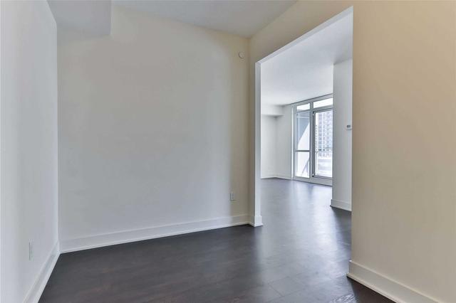 809 - 30 Roehampton Ave, Condo with 1 bedrooms, 1 bathrooms and 1 parking in Toronto ON | Image 3