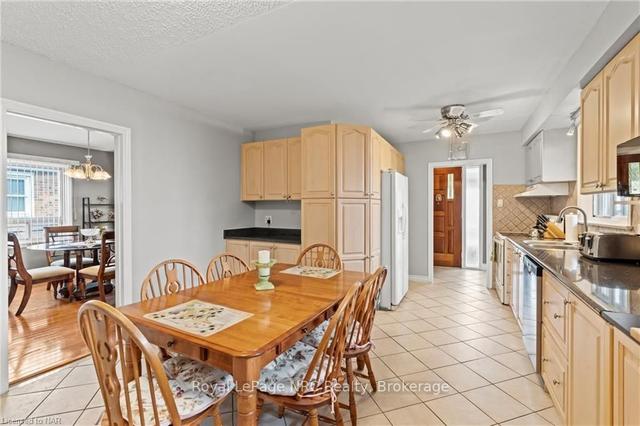29 Gunton Dr, House detached with 3 bedrooms, 3 bathrooms and 5 parking in Toronto ON | Image 32