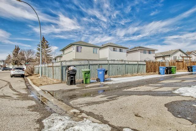 8051 Laguna Way Ne, House detached with 4 bedrooms, 2 bathrooms and 2 parking in Calgary AB | Image 40