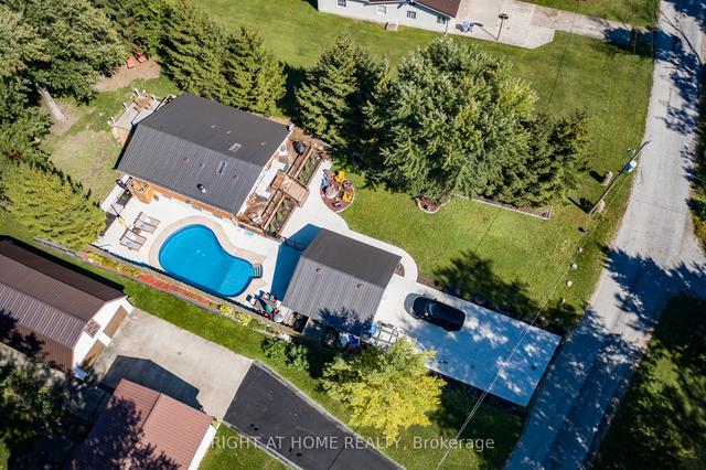 8460 Defore Dr, House detached with 3 bedrooms, 2 bathrooms and 8 parking in Lambton Shores ON | Image 1