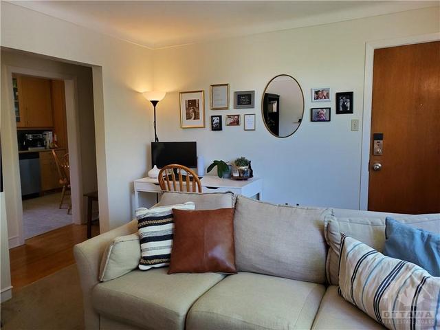 1 - 2429 Carlsen Avenue, Condo with 2 bedrooms, 1 bathrooms and 1 parking in Ottawa ON | Image 4