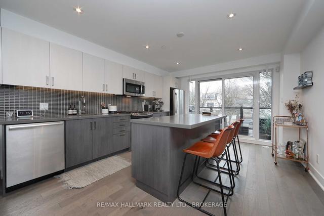 985 Dundas St E, House attached with 2 bedrooms, 3 bathrooms and 1 parking in Toronto ON | Image 27