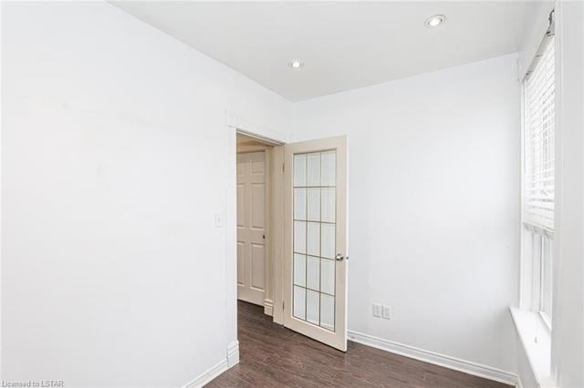 upper - 11 Oxford Street W, House detached with 2 bedrooms, 1 bathrooms and 1 parking in London ON | Image 15