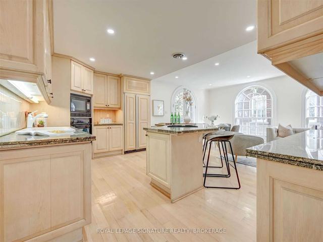 70 Clarendon Ave, House detached with 5 bedrooms, 6 bathrooms and 5 parking in Toronto ON | Image 2