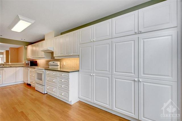 239 Second Avenue, Townhouse with 3 bedrooms, 3 bathrooms and 2 parking in Ottawa ON | Image 15