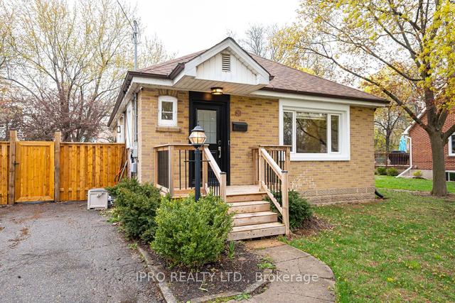 20 Fern St, House detached with 2 bedrooms, 2 bathrooms and 4 parking in Brampton ON | Image 1