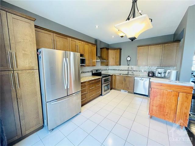 431 Tillsonburg Street, House detached with 5 bedrooms, 4 bathrooms and 3 parking in Ottawa ON | Image 11