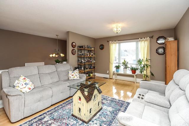 48 Regina Blvd, House detached with 2 bedrooms, 4 bathrooms and 6 parking in Wasaga Beach ON | Image 2