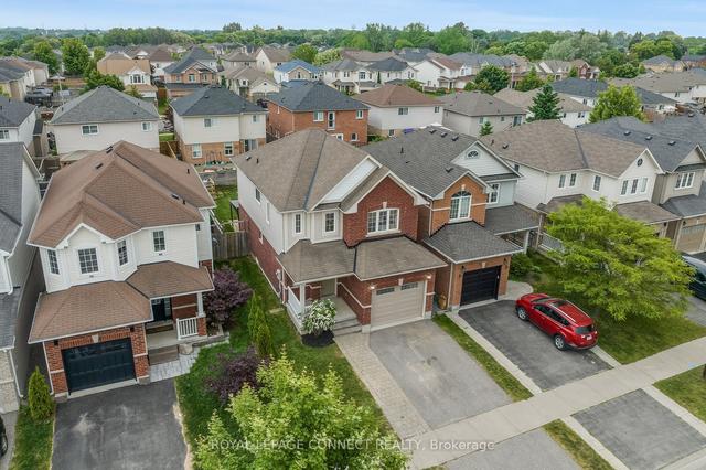 19 Courvier Cres, House detached with 3 bedrooms, 3 bathrooms and 3 parking in Clarington ON | Image 23