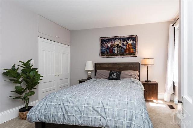 68 Fourth Avenue, Townhouse with 3 bedrooms, 2 bathrooms and 2 parking in Ottawa ON | Image 20