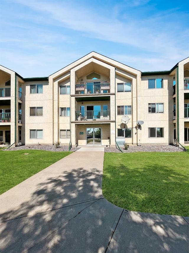 207 - 9111 104 Avenue, Condo with 2 bedrooms, 2 bathrooms and 1 parking in Grande Prairie AB | Image 1
