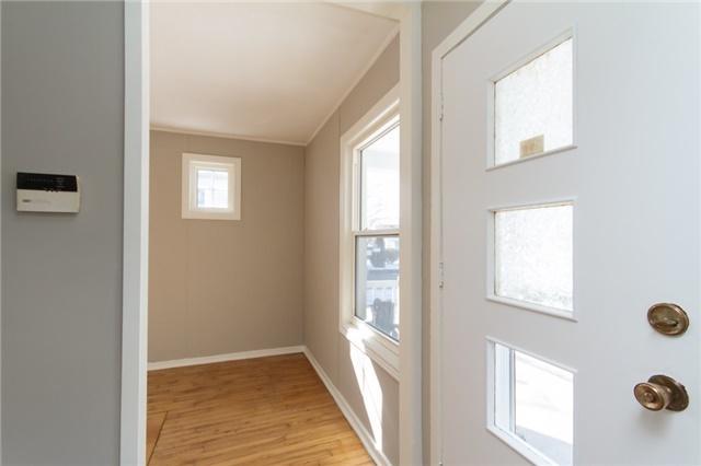 79 East 34th St, House detached with 3 bedrooms, 2 bathrooms and 3 parking in Hamilton ON | Image 2