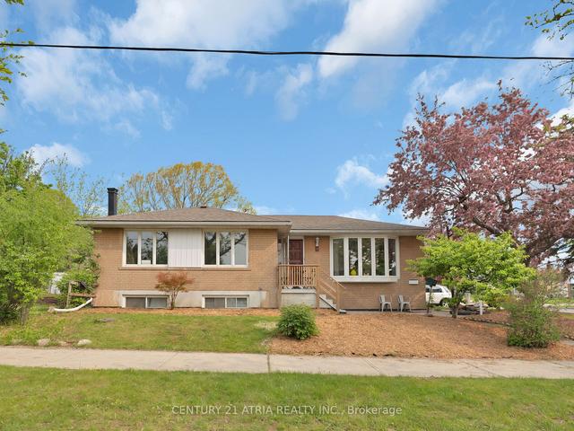 2 Ashfield Dr, House detached with 3 bedrooms, 2 bathrooms and 3 parking in Toronto ON | Image 1