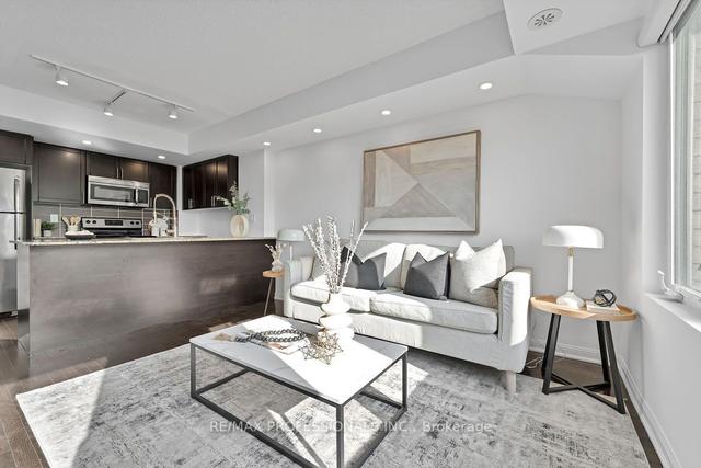 258 - 8 Foundry Ave, Townhouse with 2 bedrooms, 2 bathrooms and 1 parking in Toronto ON | Image 2