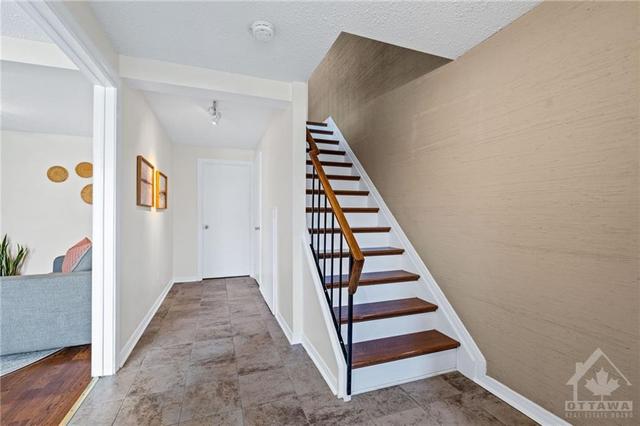 212 Owl Drive, Townhouse with 3 bedrooms, 2 bathrooms and 1 parking in Ottawa ON | Image 8