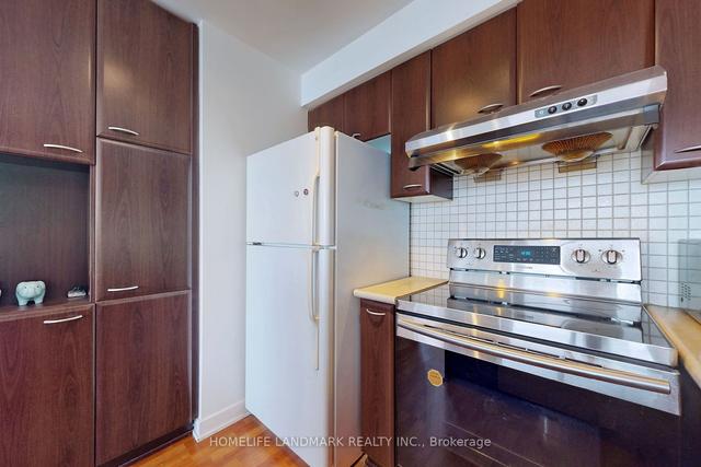 2810 - 36 Lee Centre Dr, Condo with 2 bedrooms, 2 bathrooms and 1 parking in Toronto ON | Image 7