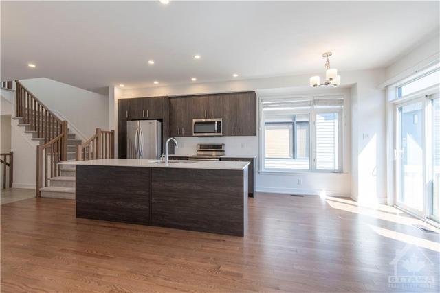 853 Solarium Avenue, Townhouse with 3 bedrooms, 3 bathrooms and 2 parking in Ottawa ON | Image 7