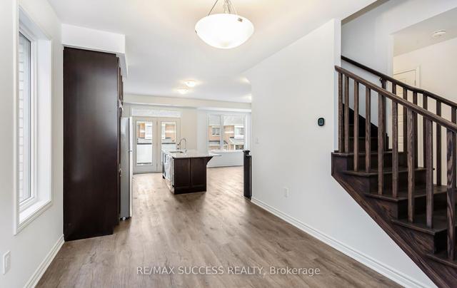 67 Keppel Circ E, House attached with 3 bedrooms, 3 bathrooms and 3 parking in Brampton ON | Image 4