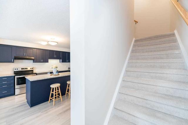 102 Progress Cres, Townhouse with 2 bedrooms, 3 bathrooms and 2 parking in Kitchener ON | Image 6