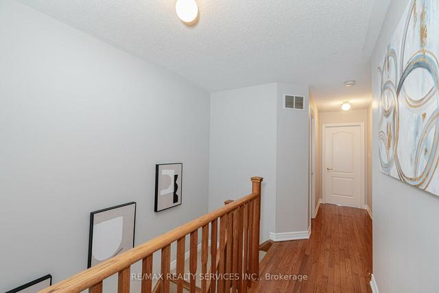 12 Martree Cres, House semidetached with 3 bedrooms, 3 bathrooms and 3 parking in Brampton ON | Image 7