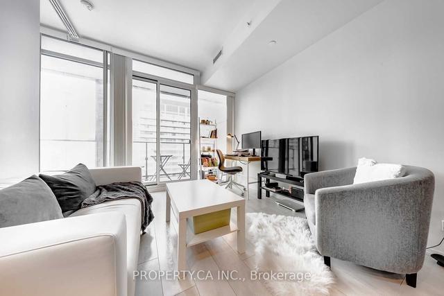3410 - 125 Peter St, Condo with 1 bedrooms, 1 bathrooms and 0 parking in Toronto ON | Image 2