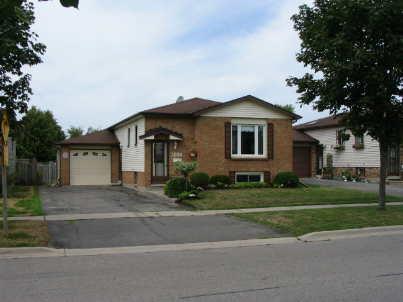 1034 Renaissance Dr, House detached with 3 bedrooms, 2 bathrooms and 4 parking in Oshawa ON | Image 1