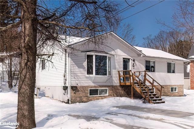 8 Beatty Street, House detached with 6 bedrooms, 2 bathrooms and 2 parking in Parry Sound ON | Image 1