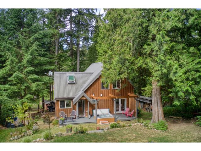 492 Shawanabe Road, House detached with 2 bedrooms, 3 bathrooms and null parking in Sunshine Coast F BC | Image 4