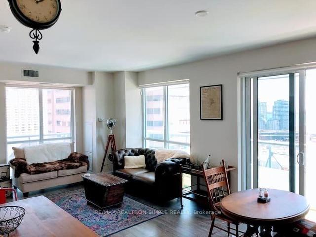 1611 - 300 Front St W, Condo with 2 bedrooms, 2 bathrooms and 1 parking in Toronto ON | Image 12