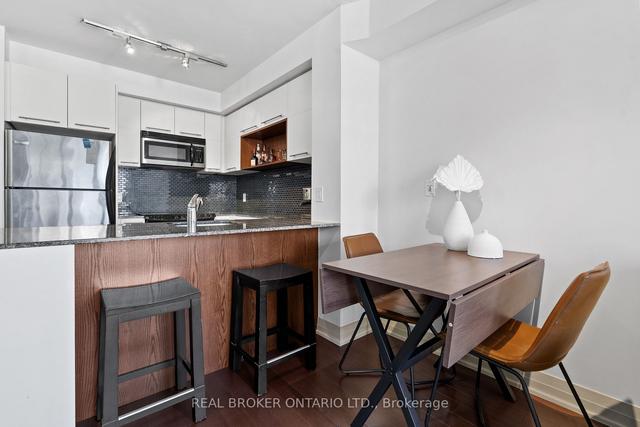 2208 - 25 Carlton St, Condo with 1 bedrooms, 1 bathrooms and 0 parking in Toronto ON | Image 2