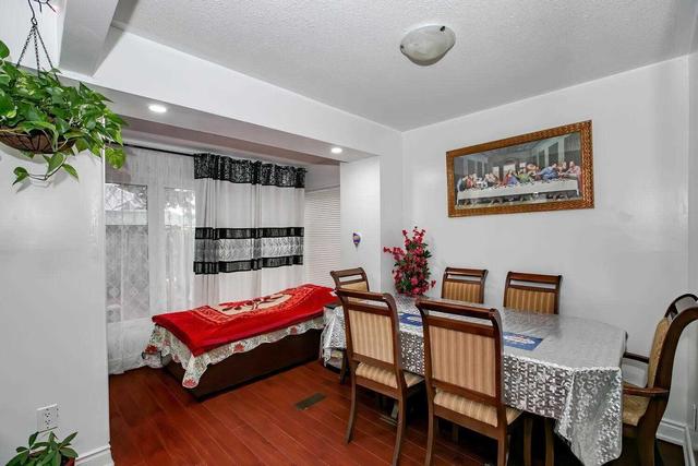 6 - 7450 Darcel Ave, House attached with 3 bedrooms, 2 bathrooms and 4 parking in Mississauga ON | Image 2