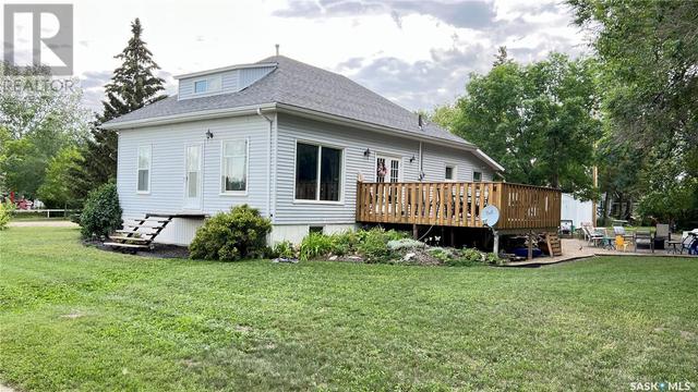 303 Stanley Street, House detached with 4 bedrooms, 2 bathrooms and null parking in Elbow SK | Image 3