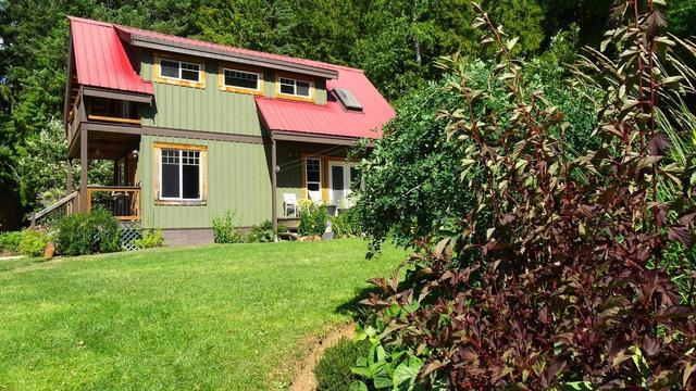 8788 Highway 6, House detached with 2 bedrooms, 2 bathrooms and null parking in Central Kootenay H BC | Image 2