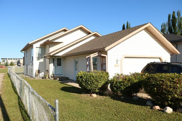 7436 103a Street, House detached with 4 bedrooms, 2 bathrooms and 4 parking in Grande Prairie AB | Image 1