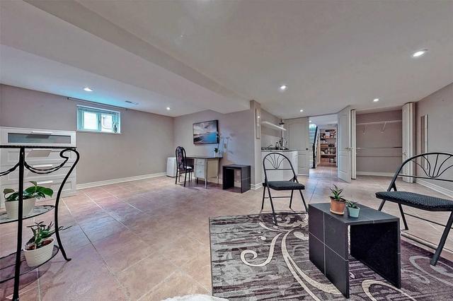 80 Edgecroft Rd, House detached with 2 bedrooms, 2 bathrooms and 6 parking in Toronto ON | Image 6