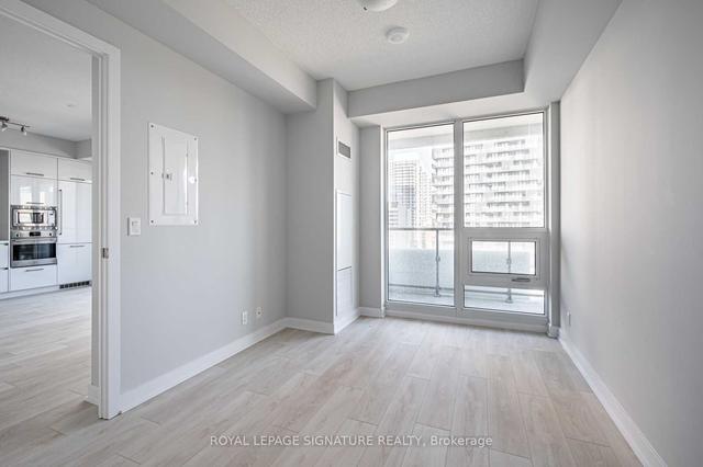 1411 - 2221 Yonge St, Condo with 1 bedrooms, 1 bathrooms and 0 parking in Toronto ON | Image 3