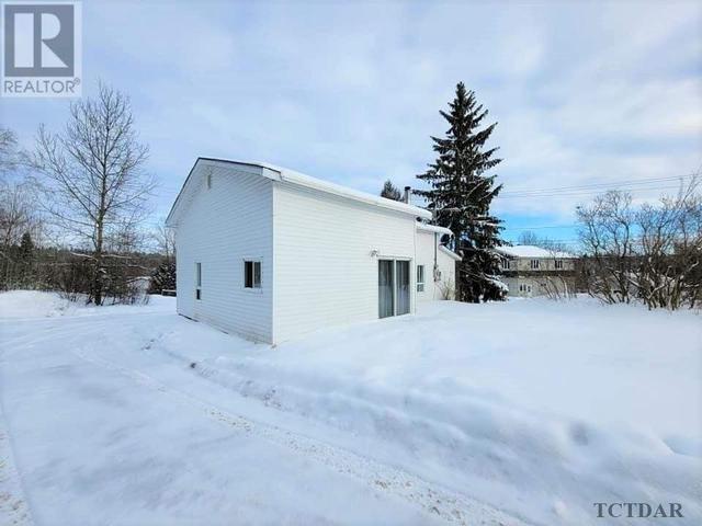 270 Hayes St, House detached with 2 bedrooms, 1 bathrooms and 8 parking in Kirkland Lake ON | Image 6