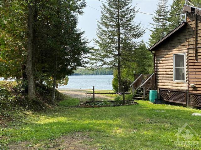 1032 Log Cabin Lane, House detached with 6 bedrooms, 5 bathrooms and 10 parking in North Frontenac ON | Image 1