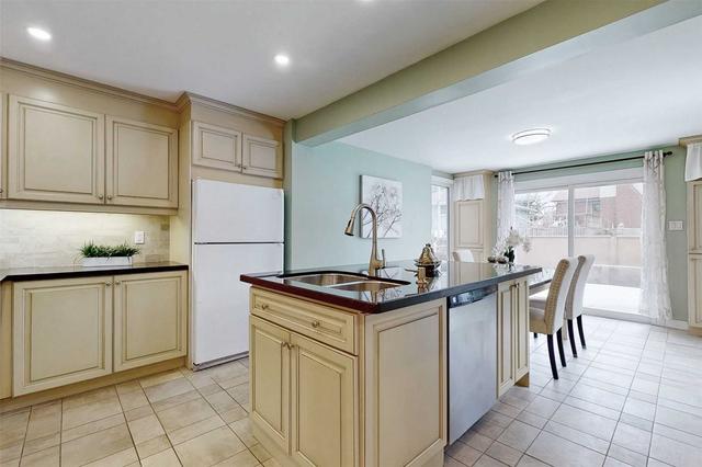 80 Lincoln Green Dr, House detached with 3 bedrooms, 2 bathrooms and 5 parking in Markham ON | Image 2