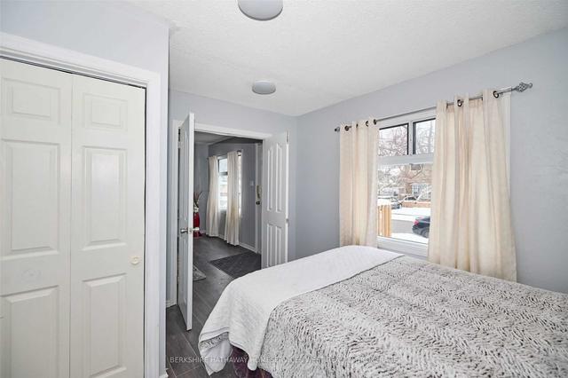 36 Alexandra Blvd, House detached with 3 bedrooms, 2 bathrooms and 4 parking in St. Catharines ON | Image 4
