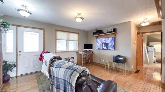 233 Albert Street, House detached with 4 bedrooms, 2 bathrooms and null parking in Central Huron ON | Image 3