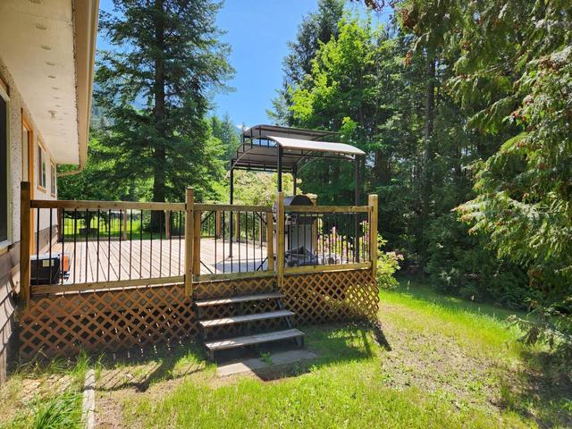2466 Cunningham Road, House detached with 3 bedrooms, 2 bathrooms and null parking in Central Kootenay H BC | Image 24